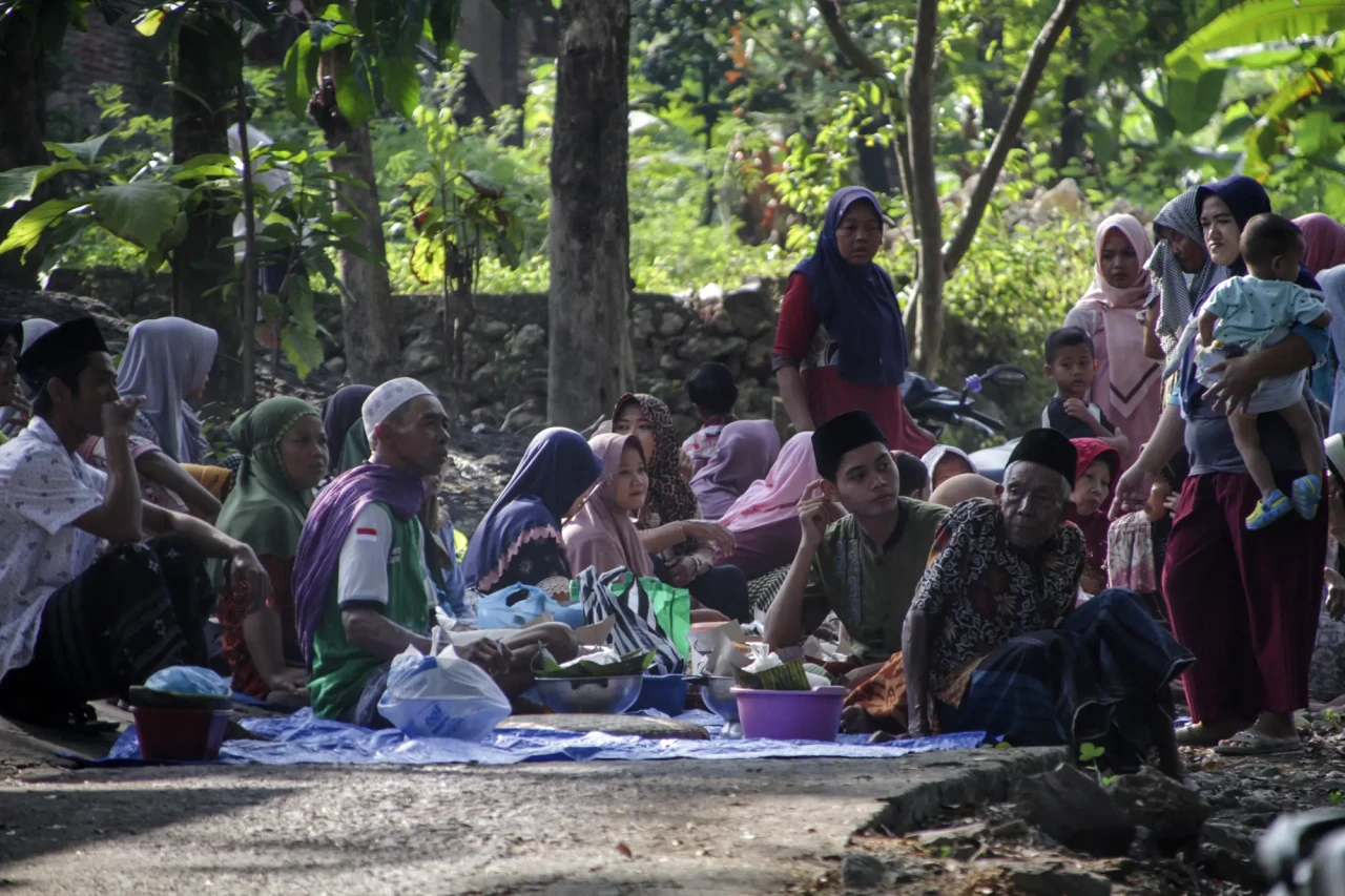 Potret Tradisi Sedekah...