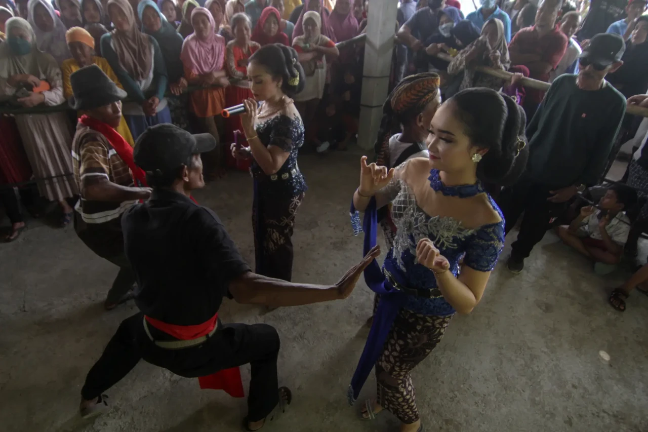Potret Tradisi Sedekah...