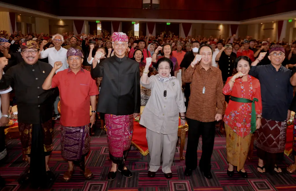 Ganjar Pranowo Hadiri...