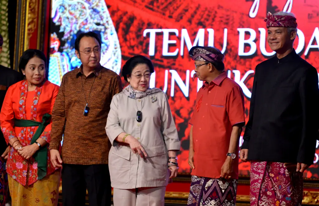 Ganjar Pranowo Hadiri...