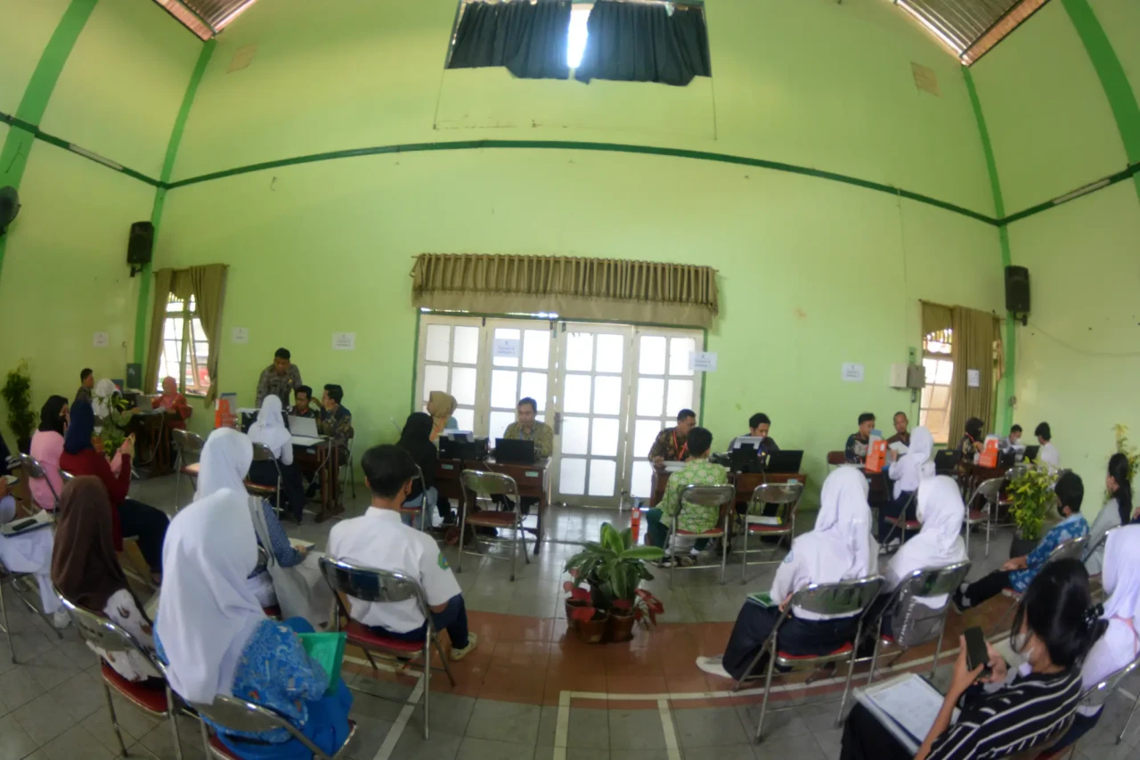 Ratusan Siswa Melakukan...