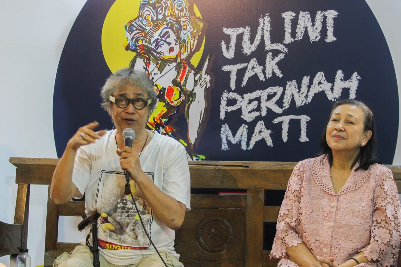 Kenang Nano Riantiarno,...