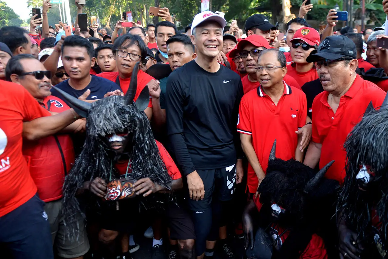 Ganjar Pranowo Ikuti...