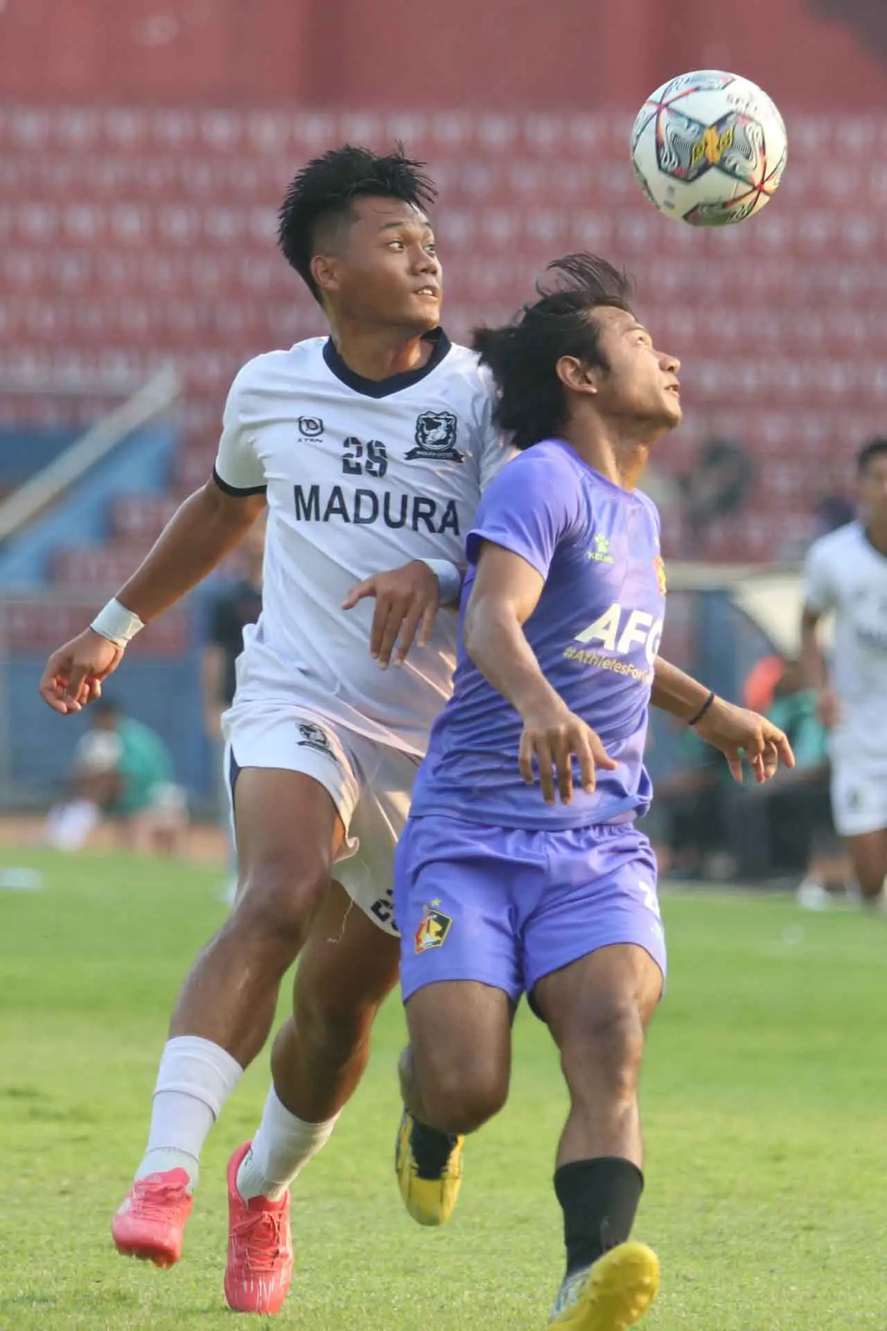 Madura United FC Kalahkan...