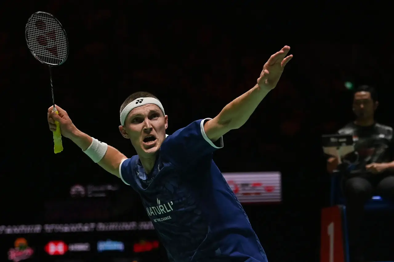 Viktor Axelsen Melaju...
