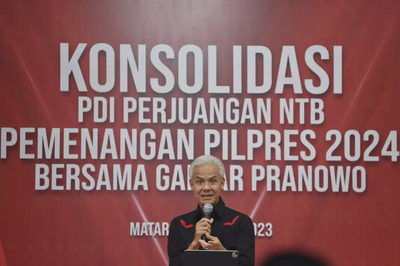 Ganjar Pranowo Pimpin...