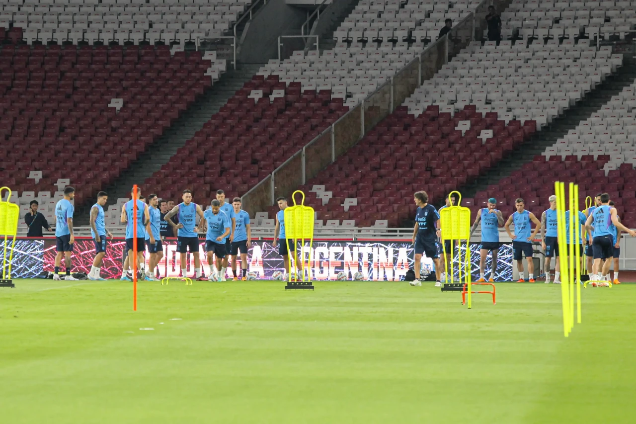 Intip Latihan Timnas...