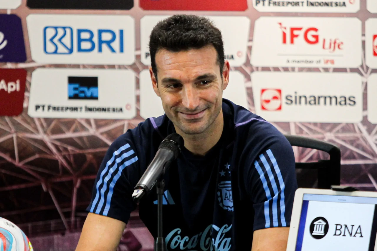Scaloni Puji Stadion...