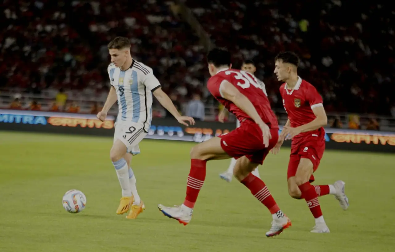 Argentina Kalahkan Timnas...