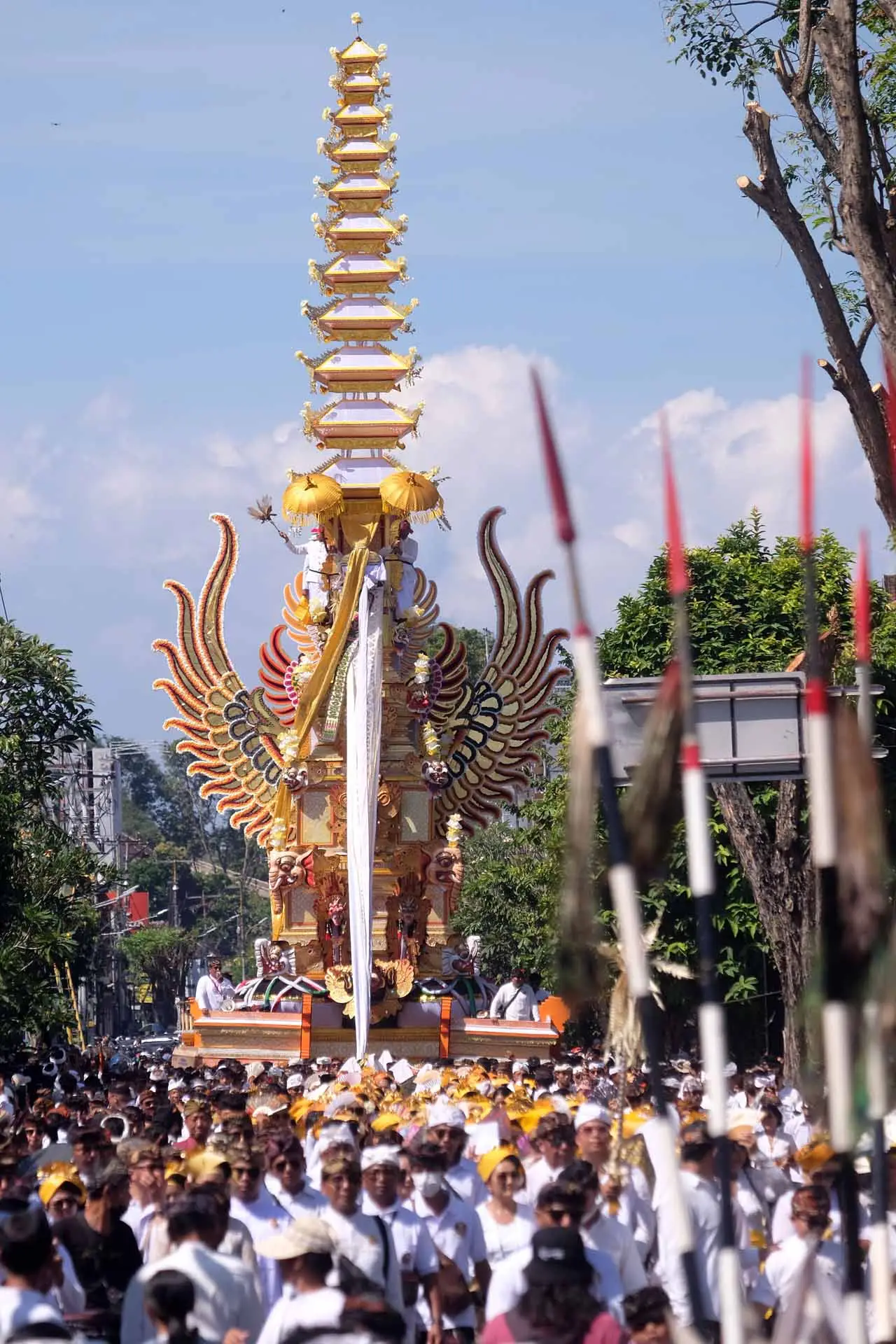 Ribuan Umat Hindu Hadiri...