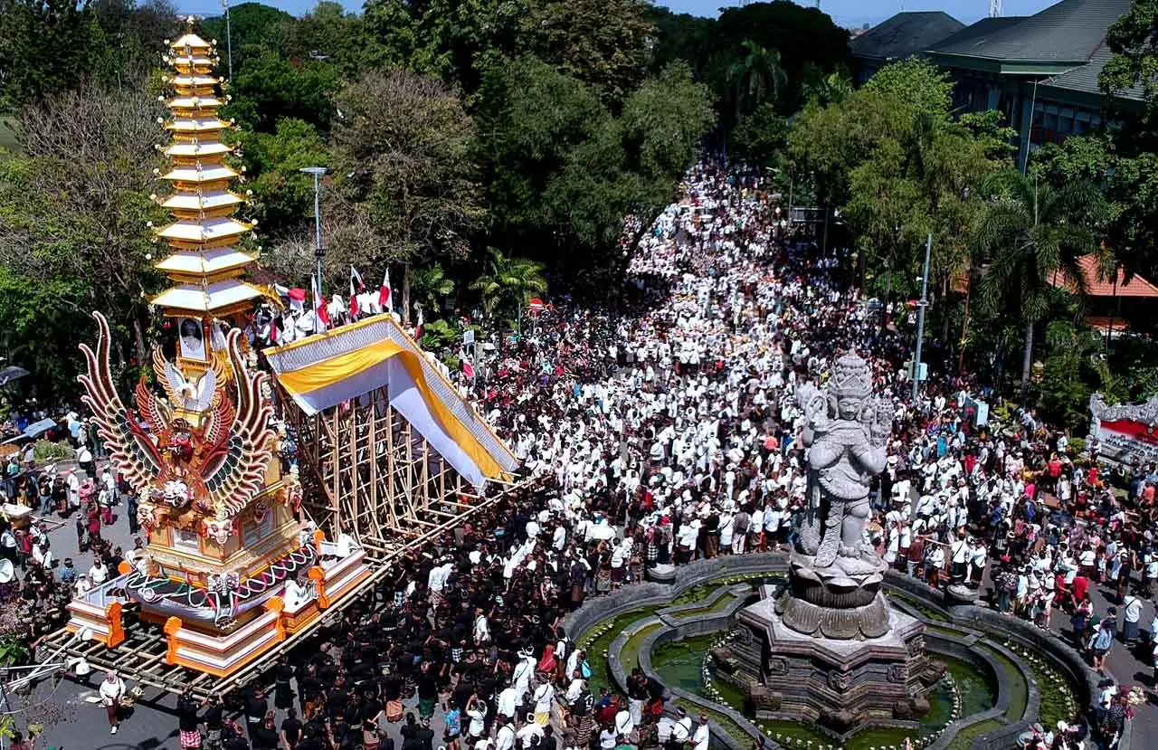 Ribuan Umat Hindu Hadiri...