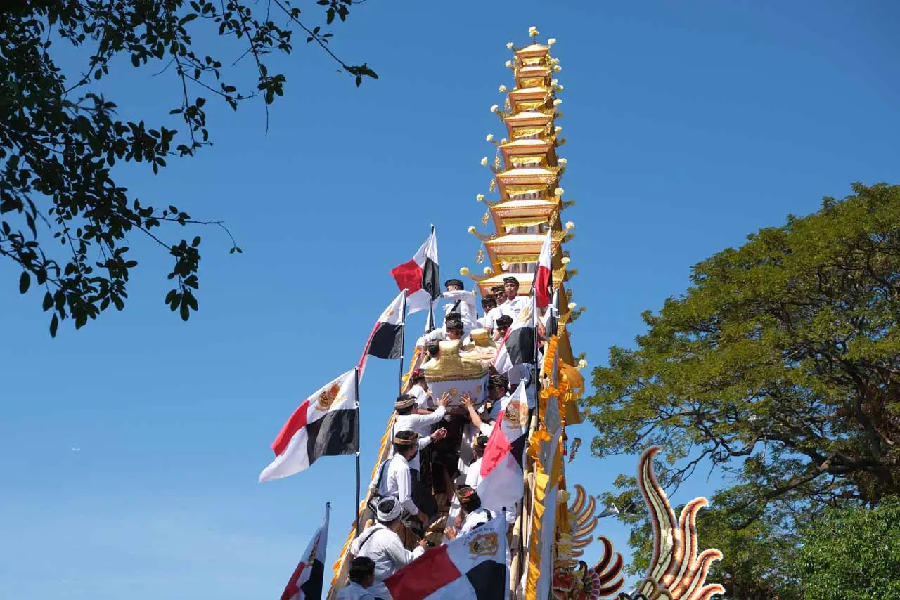 Ribuan Umat Hindu Hadiri...