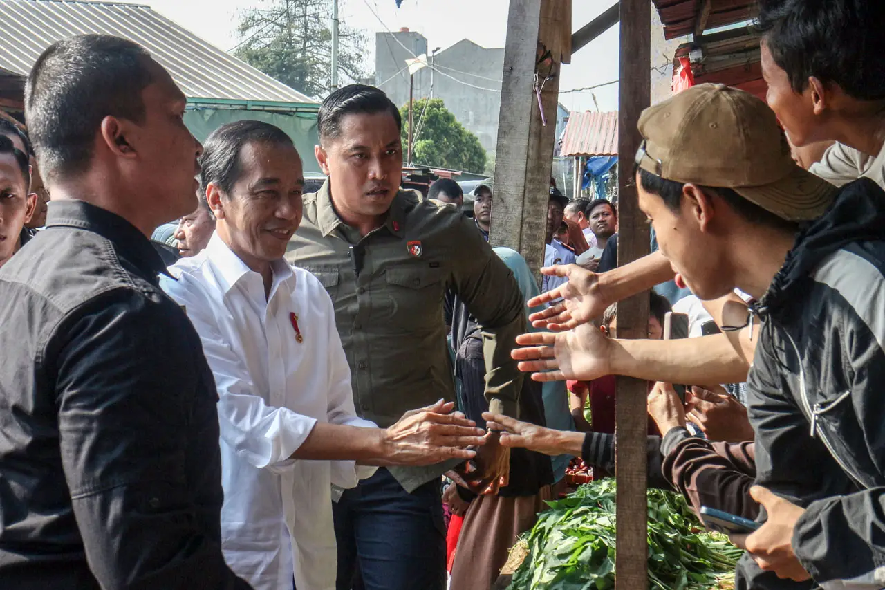 Riuh Warga Parung Sambut...