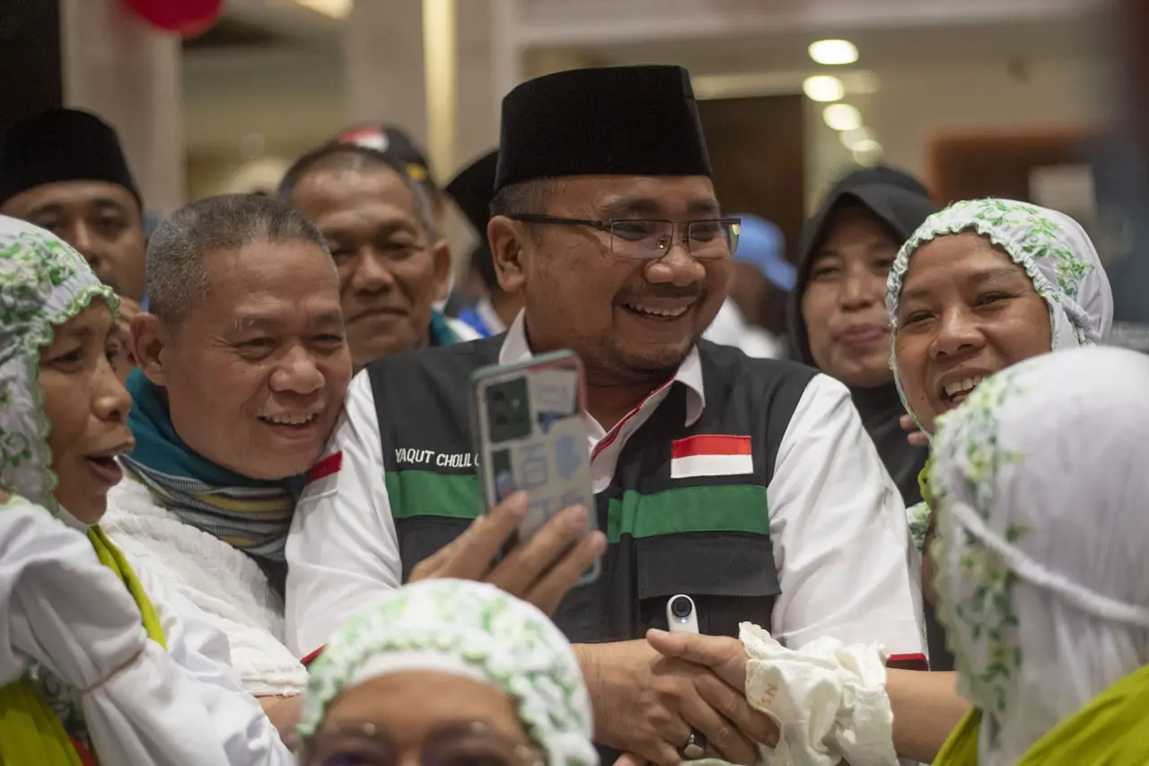 Menag Yaqut Cholil Tinjau...