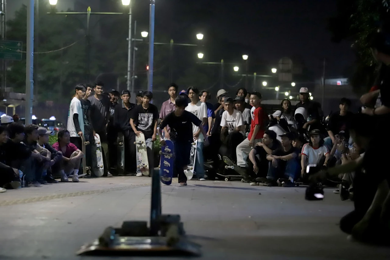Ratusan Skateboarder...