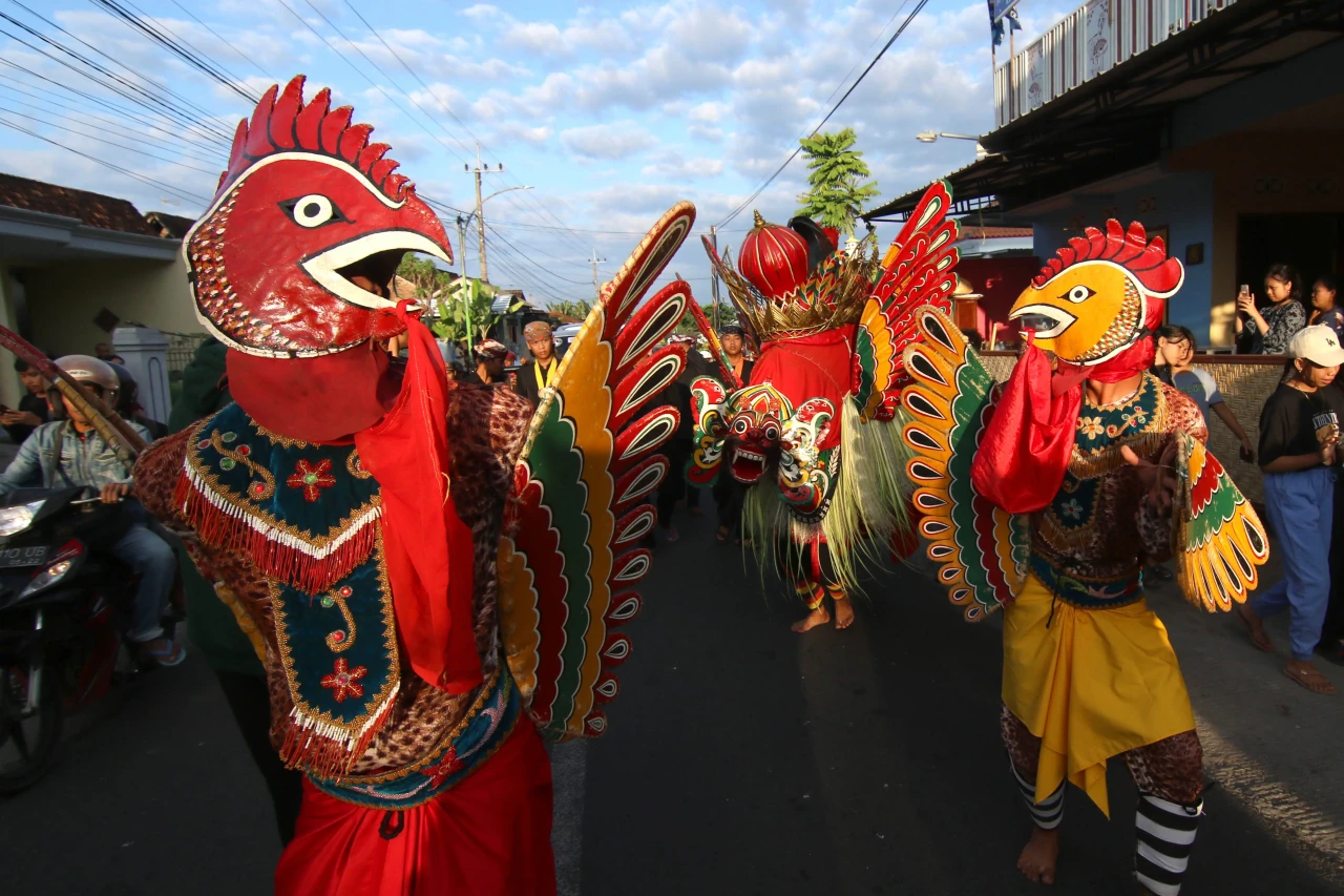 Pawai Barong Suku Osing...
