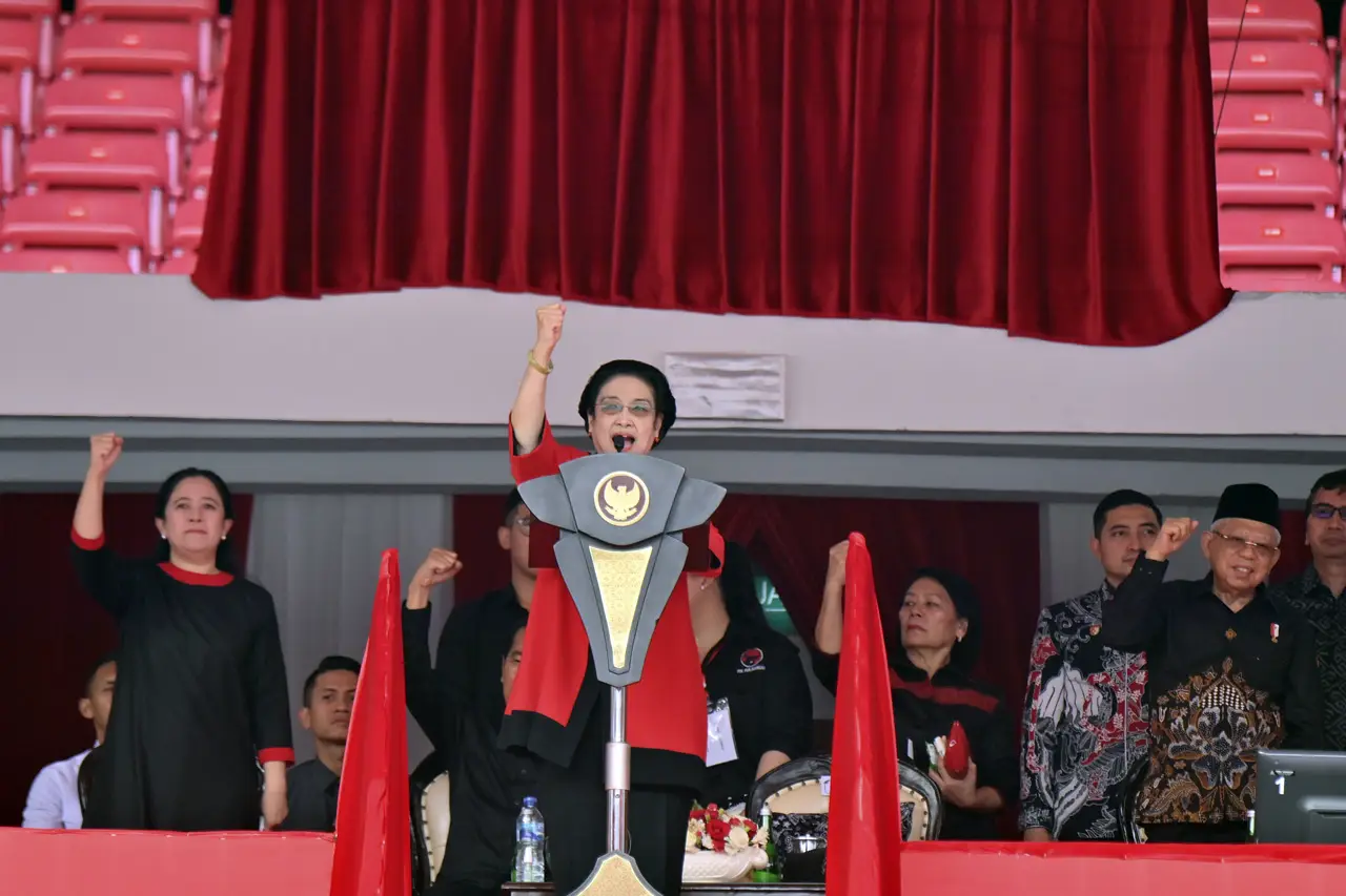 Puncak Bulan Bung Karno,...