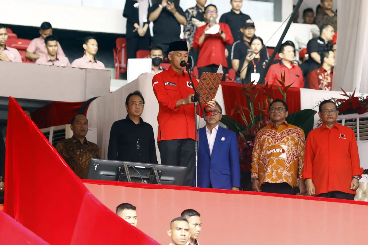Momen Ganjar Bacakan...