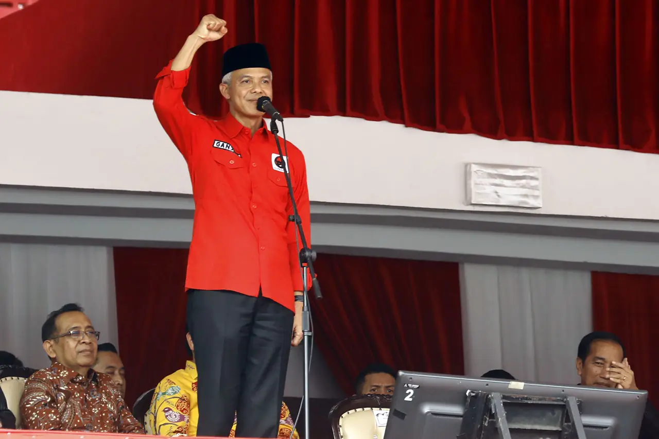 Momen Ganjar Bacakan...