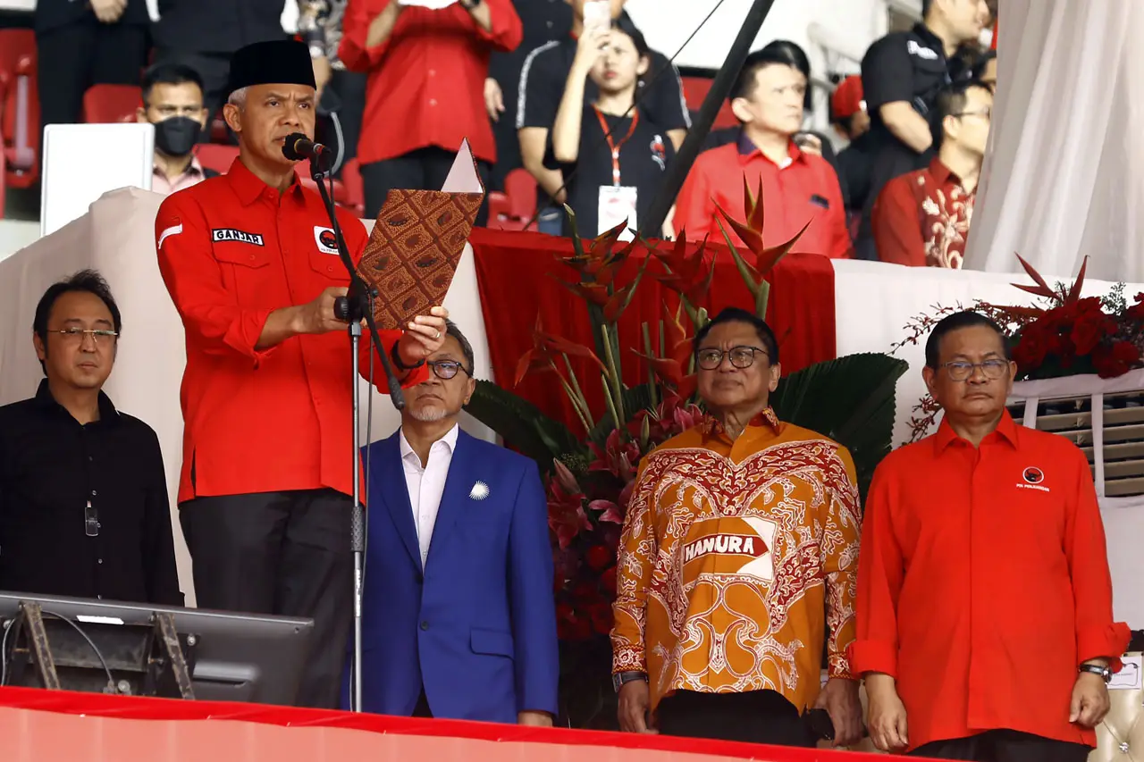 Momen Ganjar Bacakan...