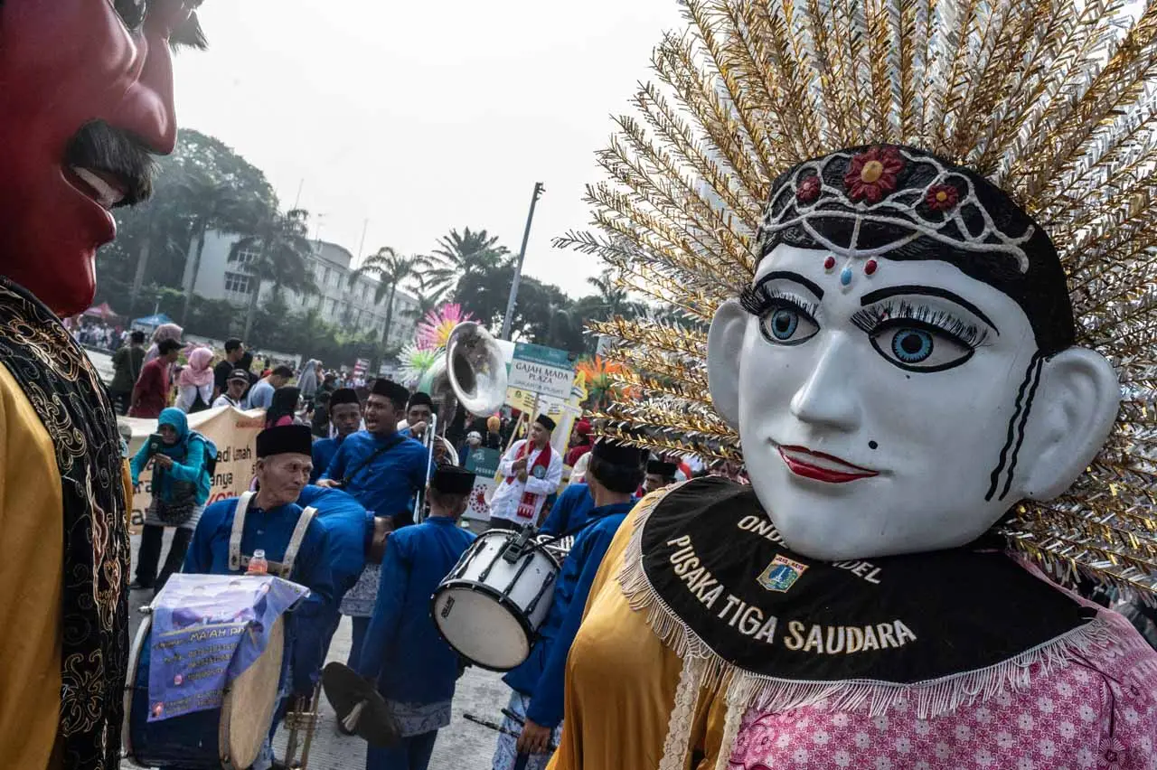 Pawai Merayakan HUT...