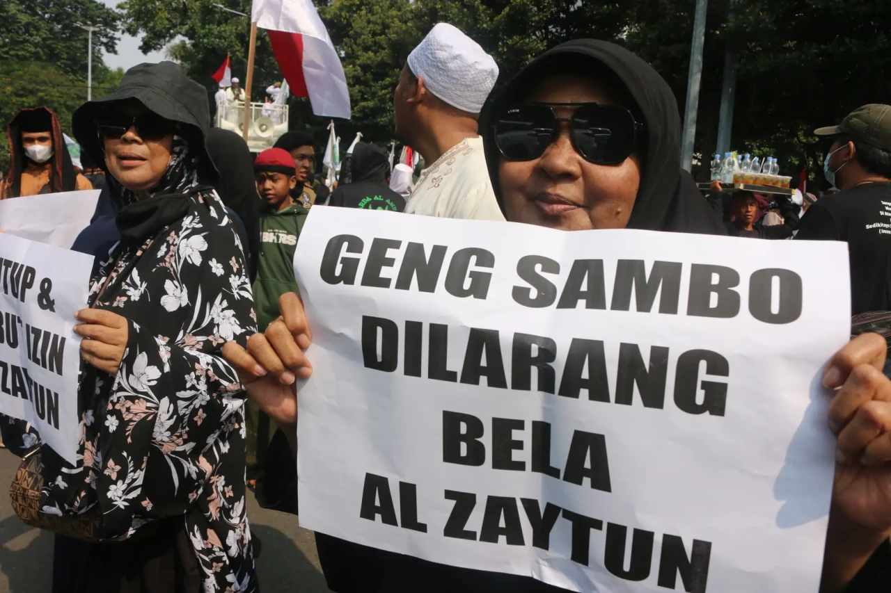 FPI Kepung Kemenag,...