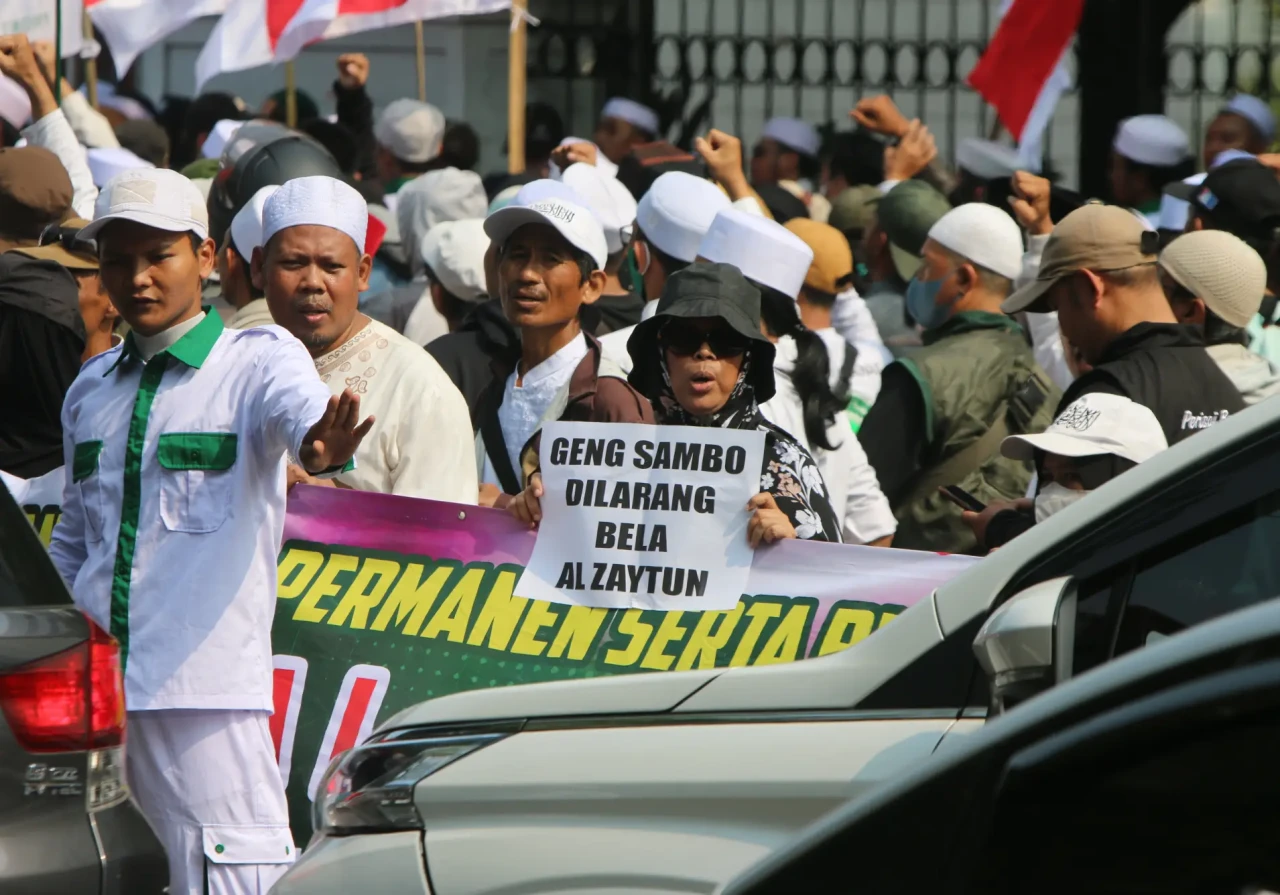 FPI Kepung Kemenag,...