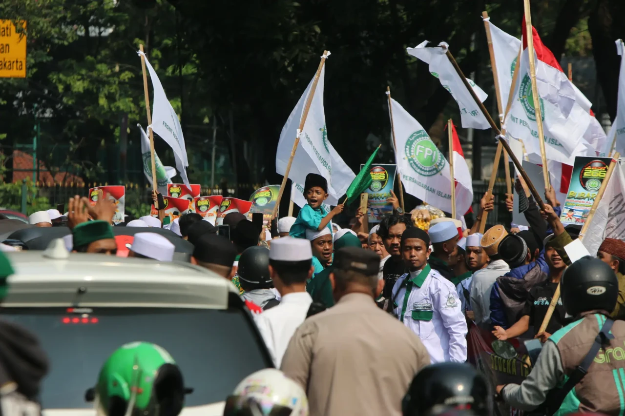 FPI Kepung Kemenag,...
