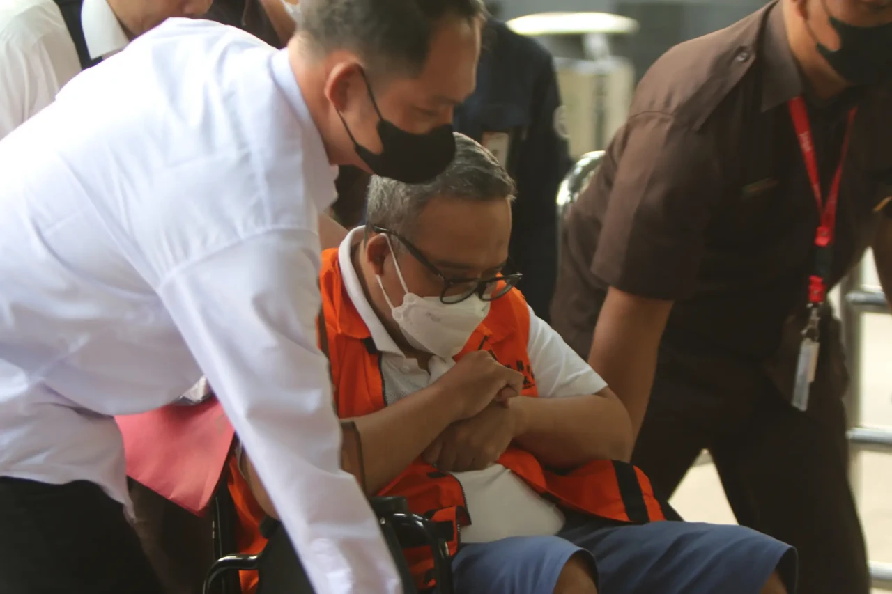 Pakai Kursi Roda, PNS...