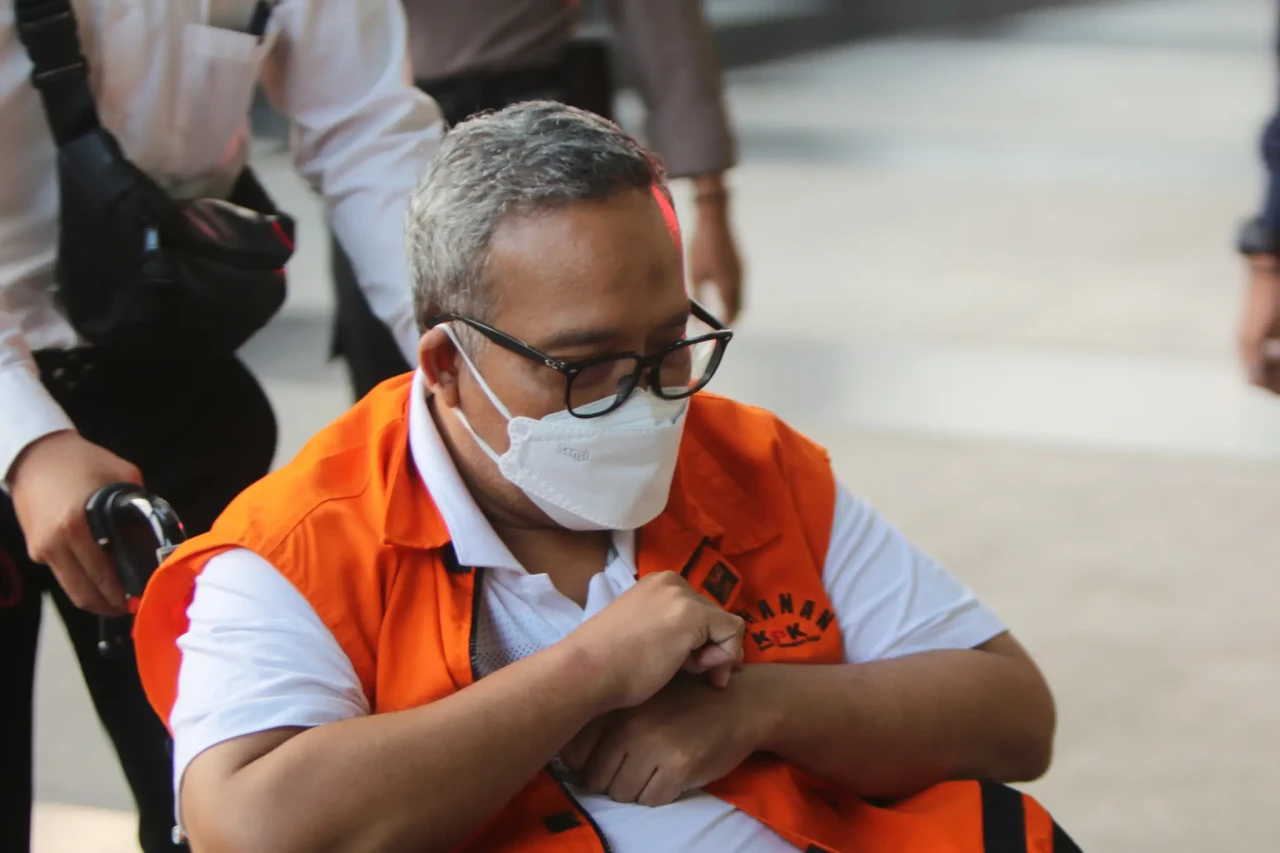 Pakai Kursi Roda, PNS...
