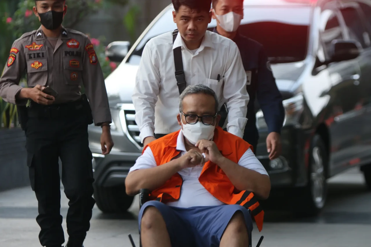 Pakai Kursi Roda, PNS...