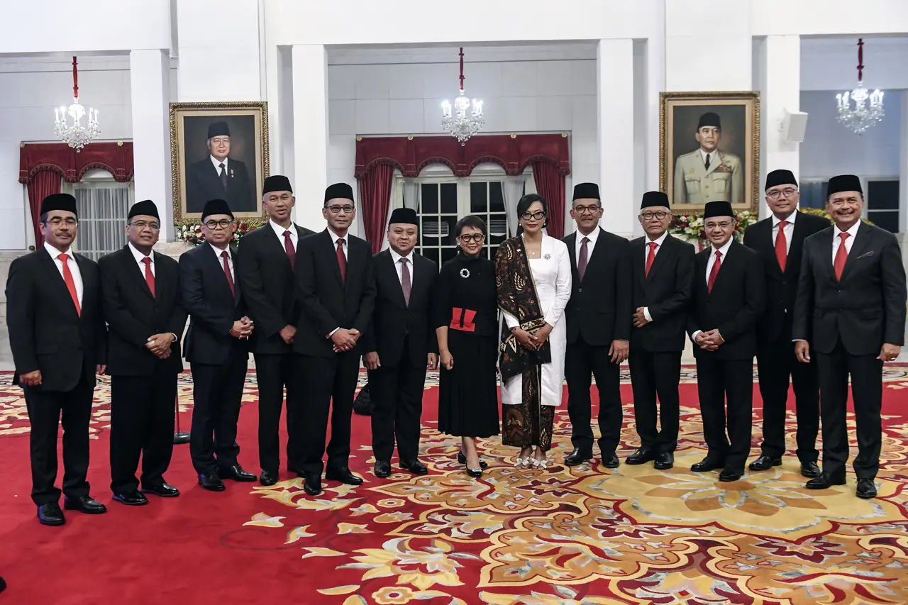 Presiden Jokowi Lantik...