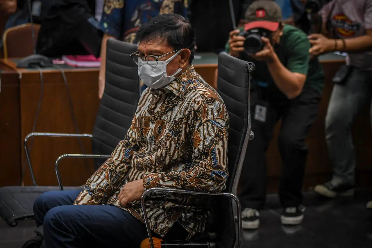 Eks Menkominfo Johnny...