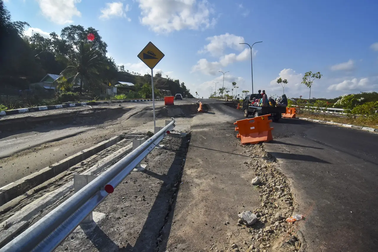 Waduh, Jalur bypass...