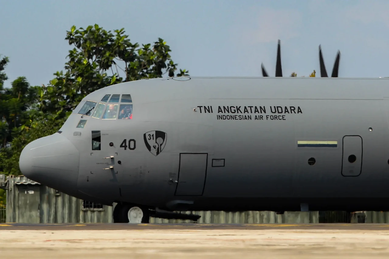 Pesawat C-130J Super...