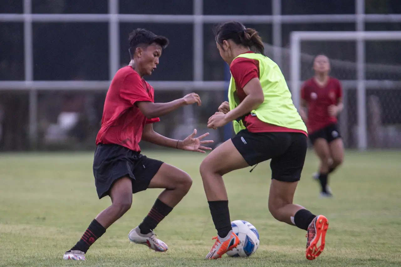 Latihan Timnas Wanita...