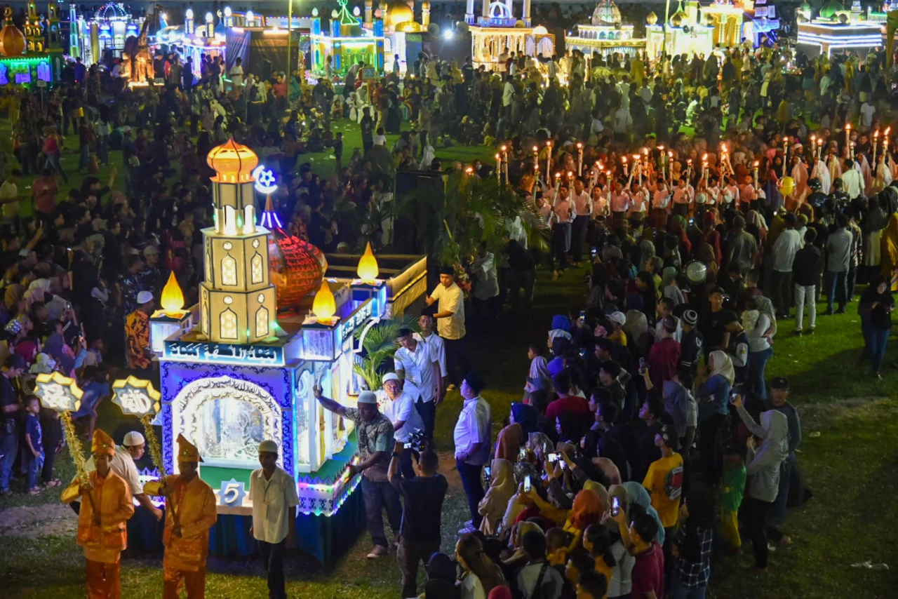 Pawai Takbir Akbar di...