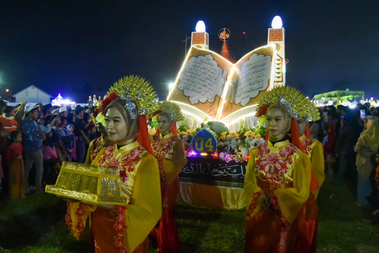 Pawai Takbir Akbar di...