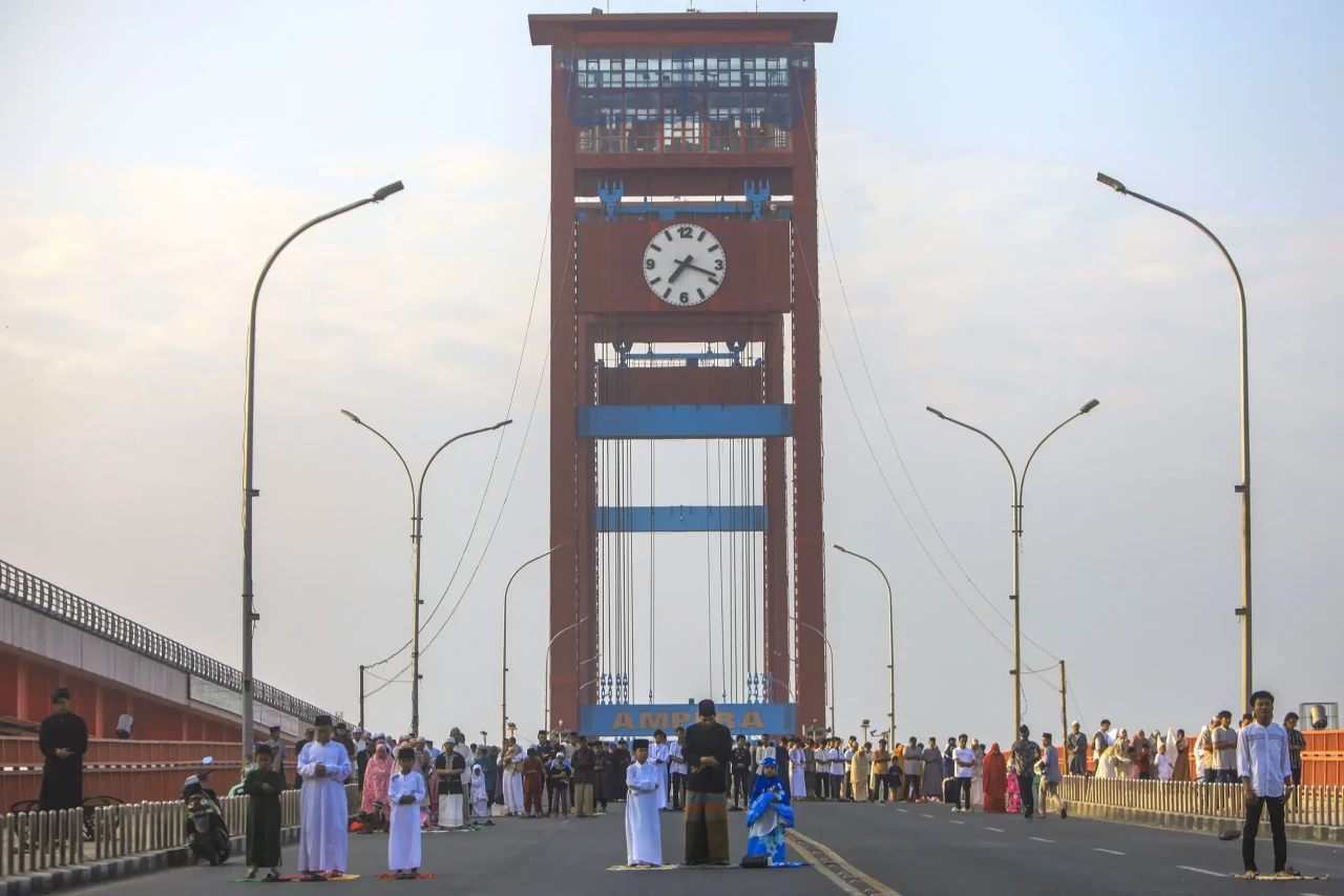 Potret Jemaah Salat...