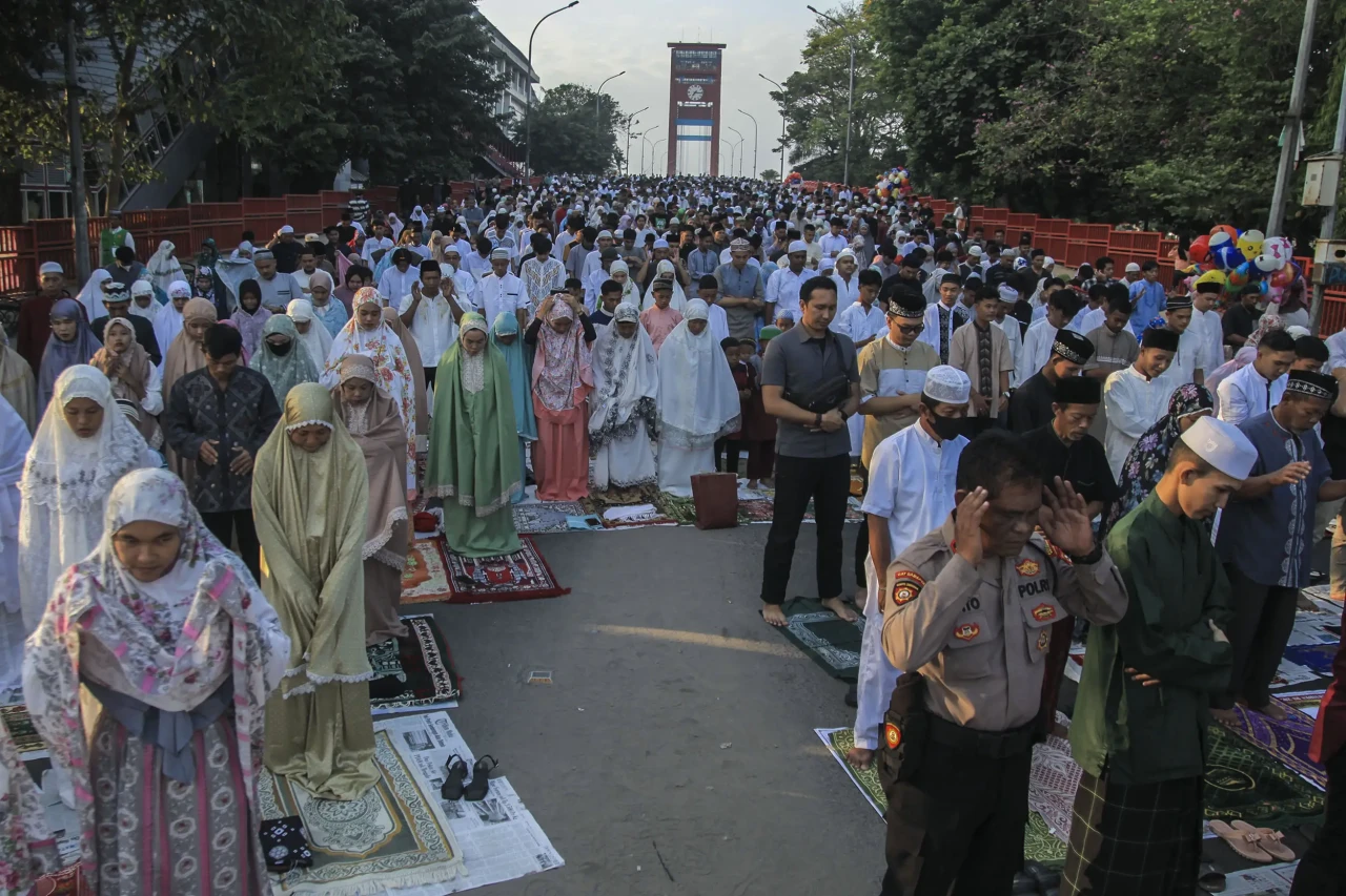 Potret Jemaah Salat...