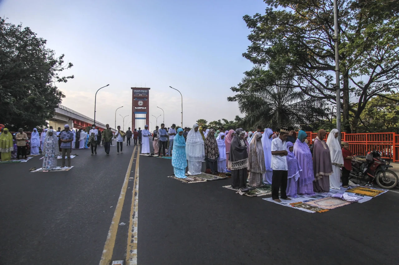 Potret Jemaah Salat...