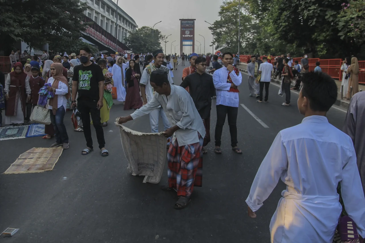 Potret Jemaah Salat...