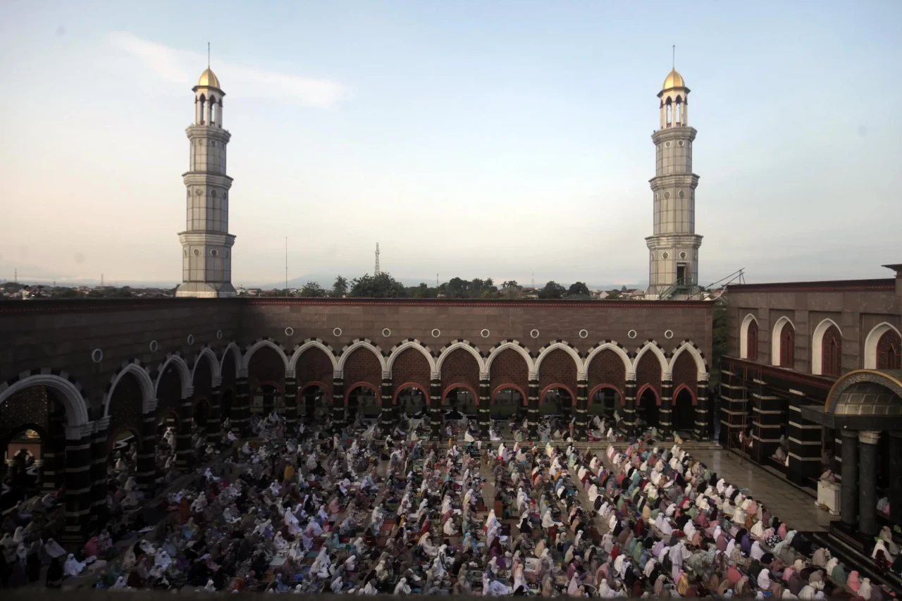 Masjid Kubah Emas Depok...