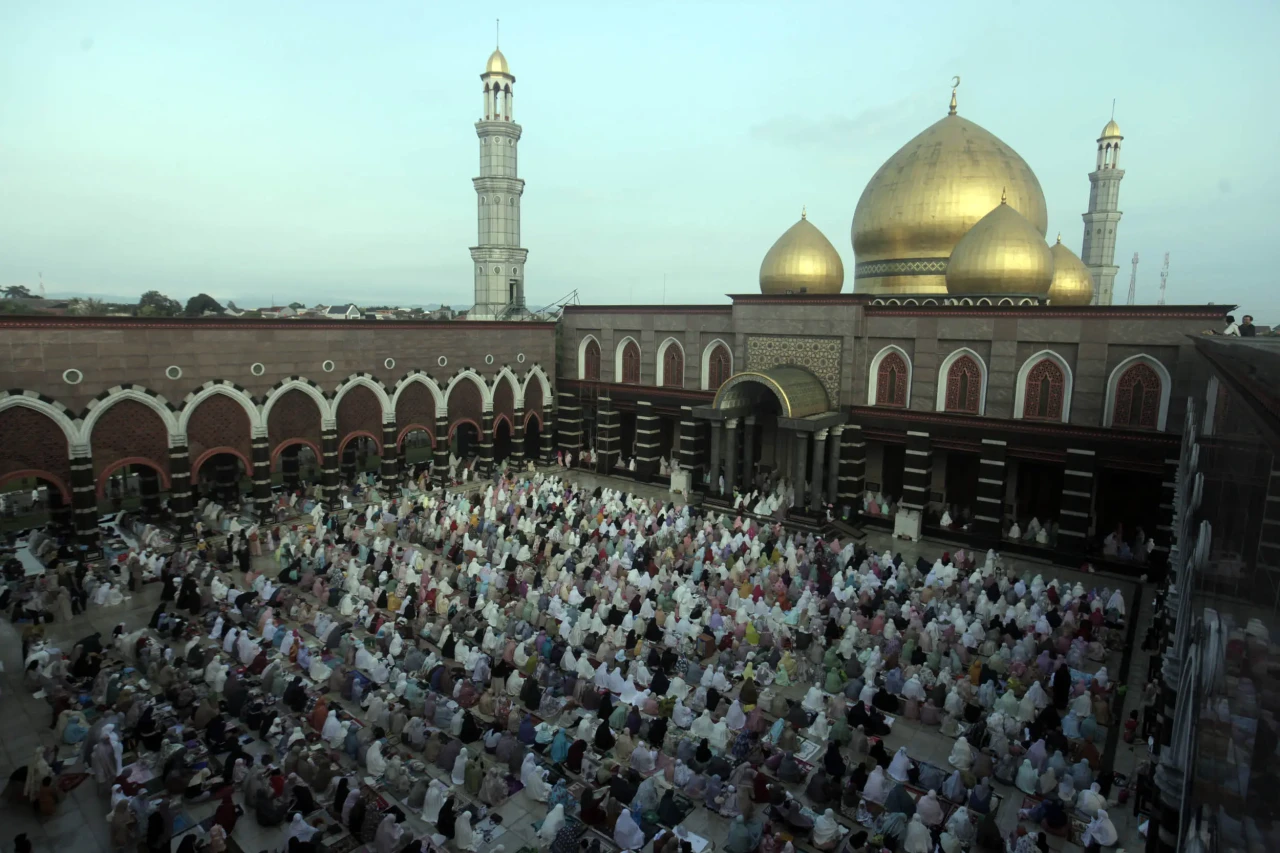 Masjid Kubah Emas Depok...