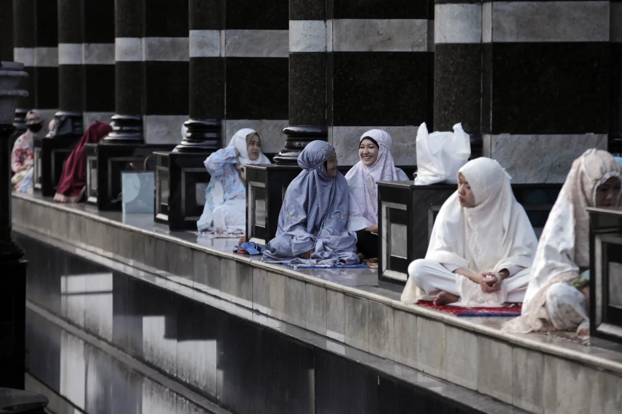 Masjid Kubah Emas Depok...