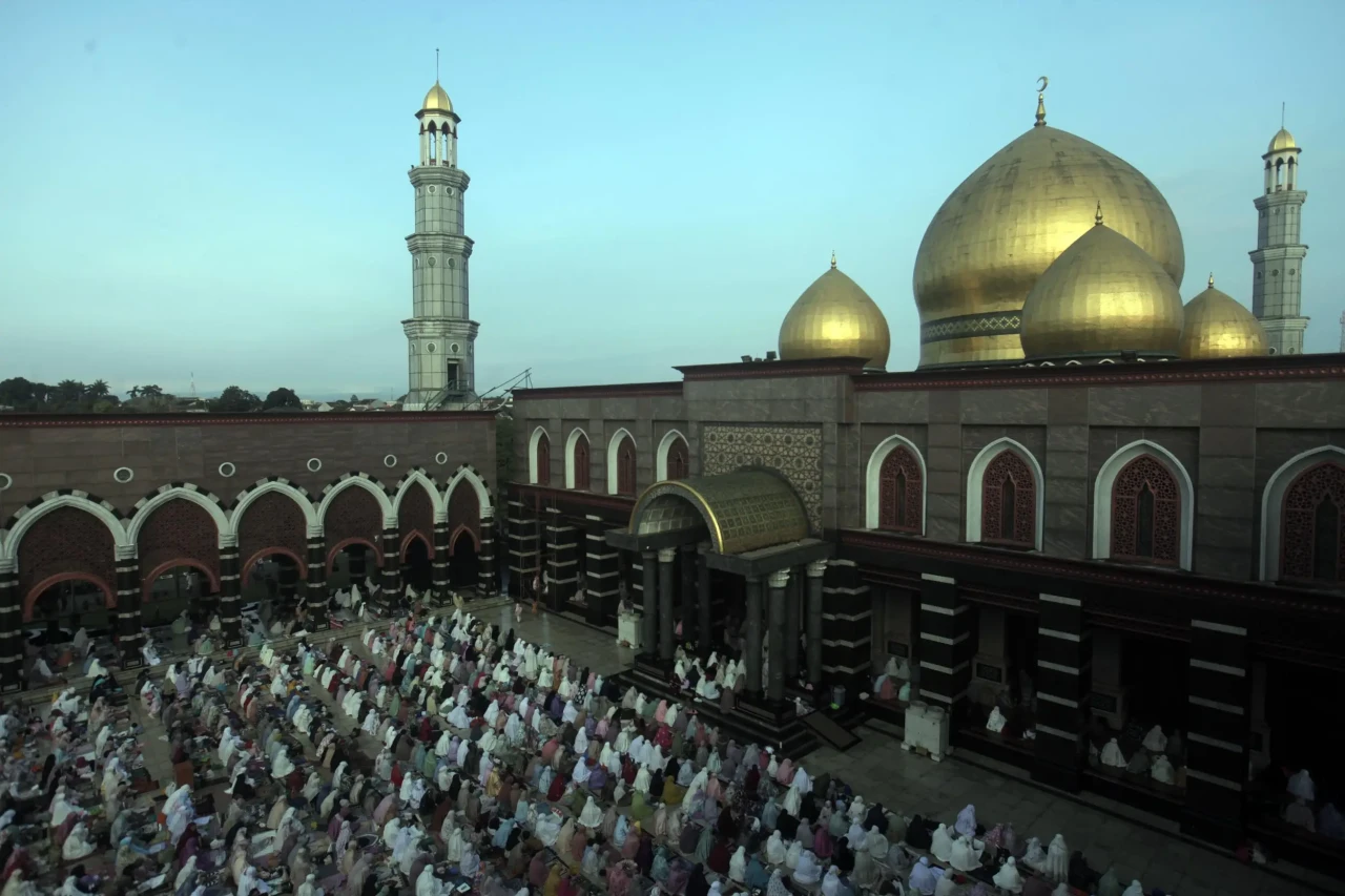 Masjid Kubah Emas Depok...