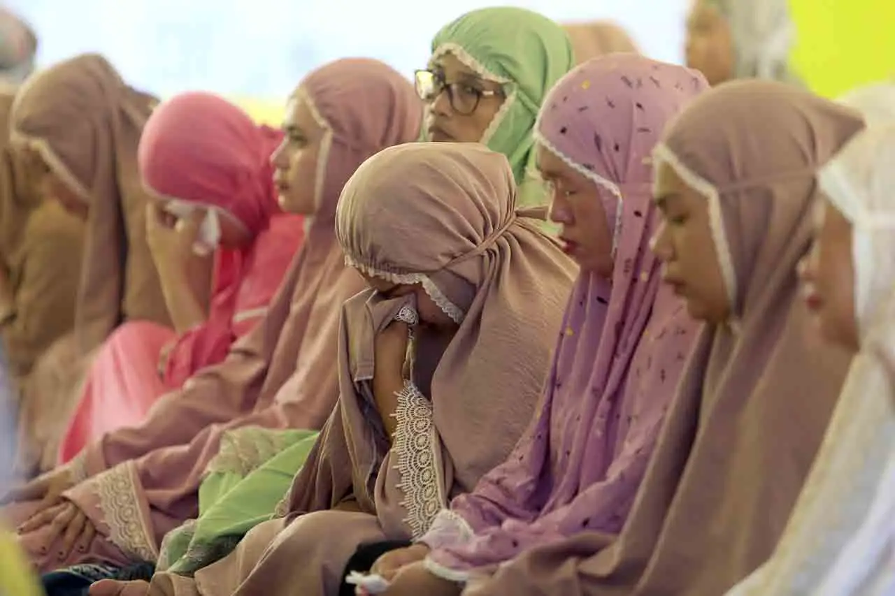 Khusyuk dan Penuh Khidmat...
