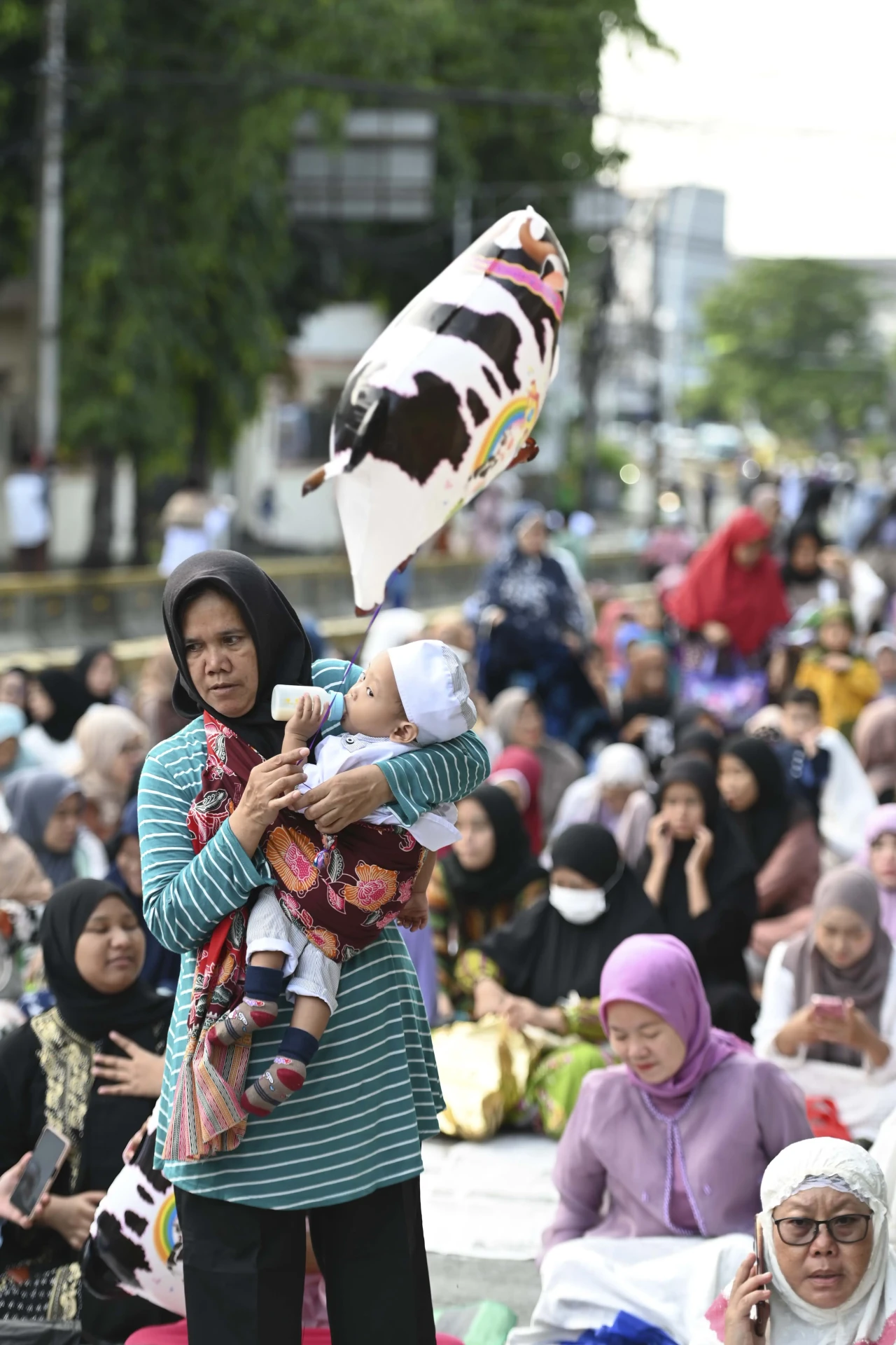 Ribuan Umat Muslim Laksanakan...