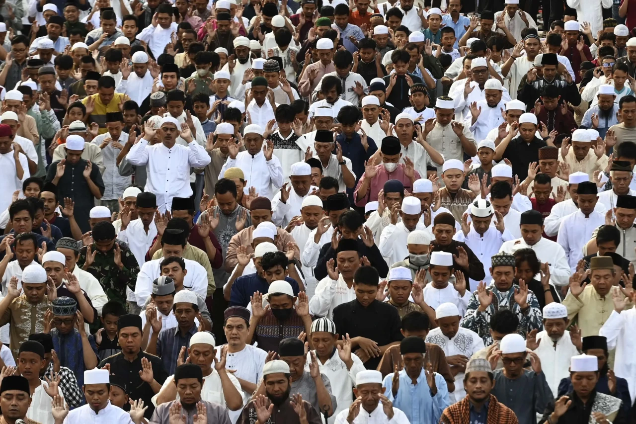 Ribuan Umat Muslim Laksanakan...