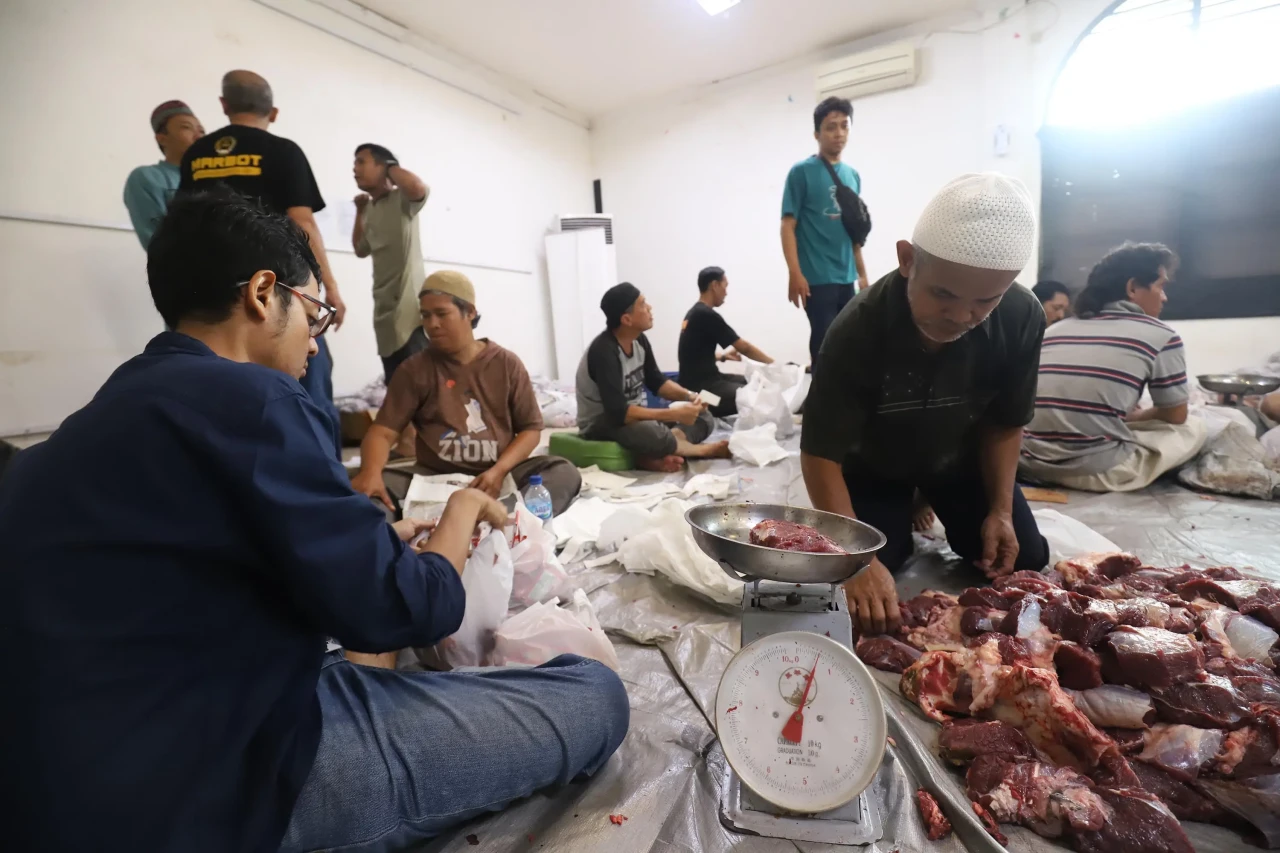 Warga Rela Antre Panjang...